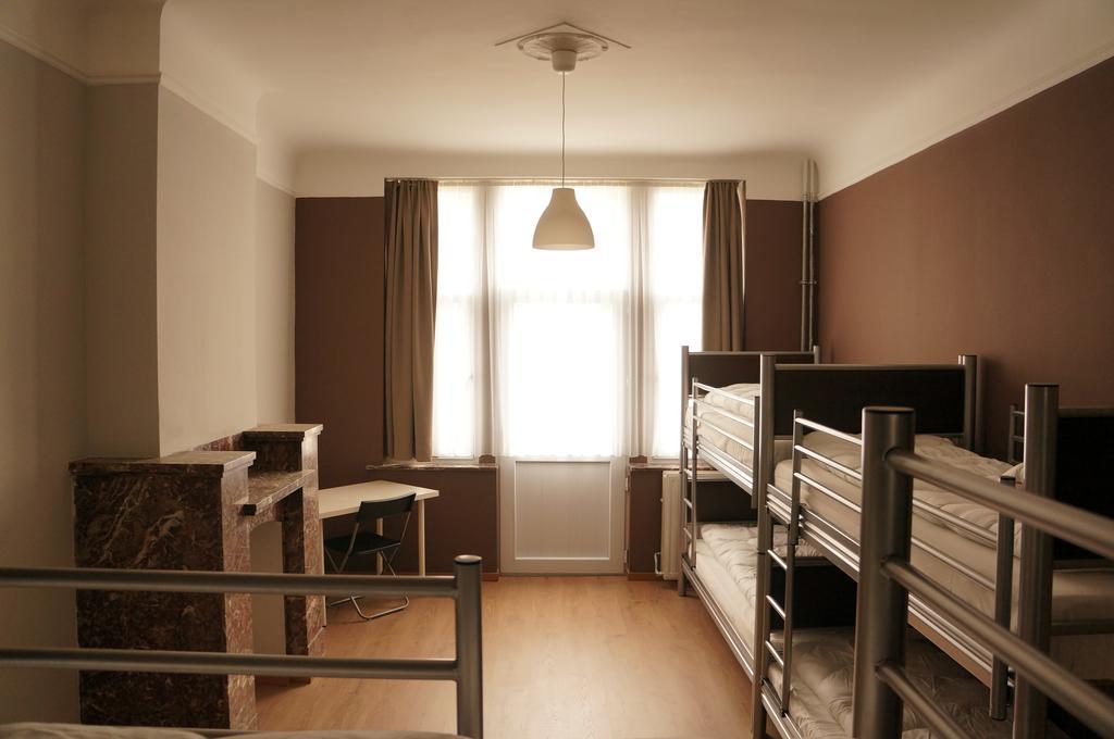 Es Hostel Saint-Gilles Ngoại thất bức ảnh