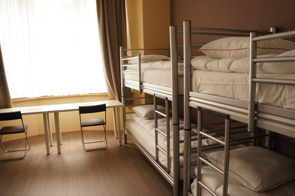 Es Hostel Saint-Gilles Ngoại thất bức ảnh