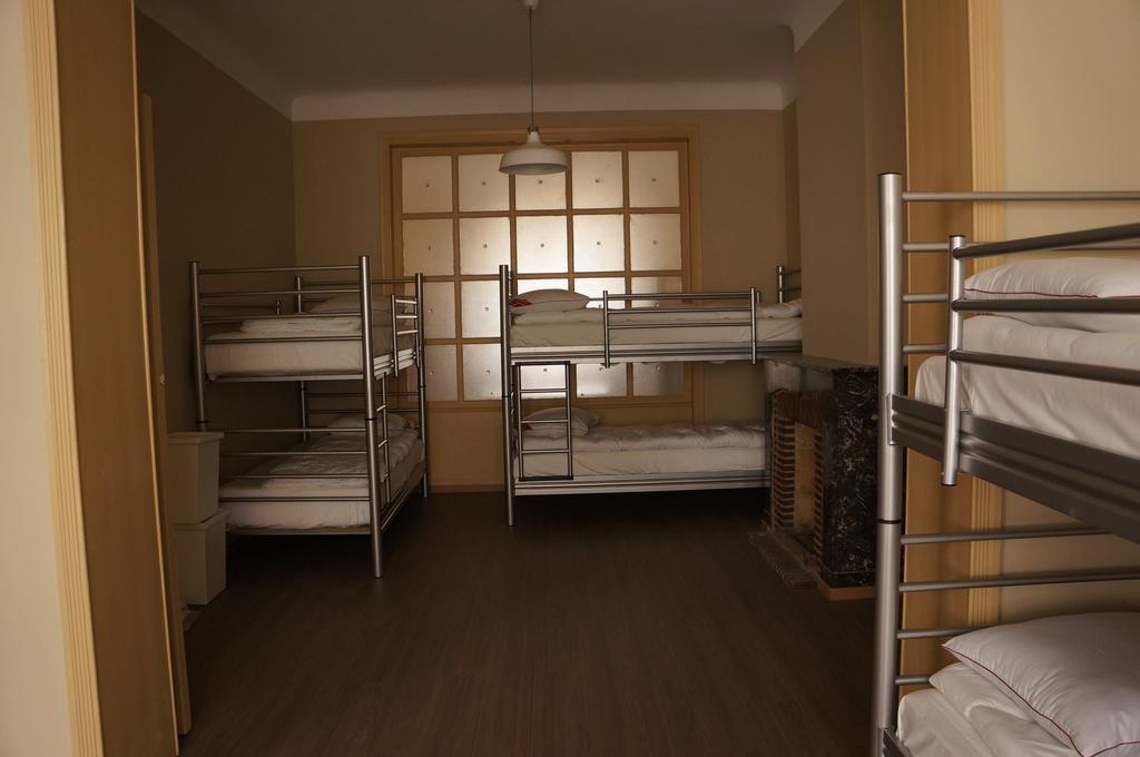 Es Hostel Saint-Gilles Ngoại thất bức ảnh