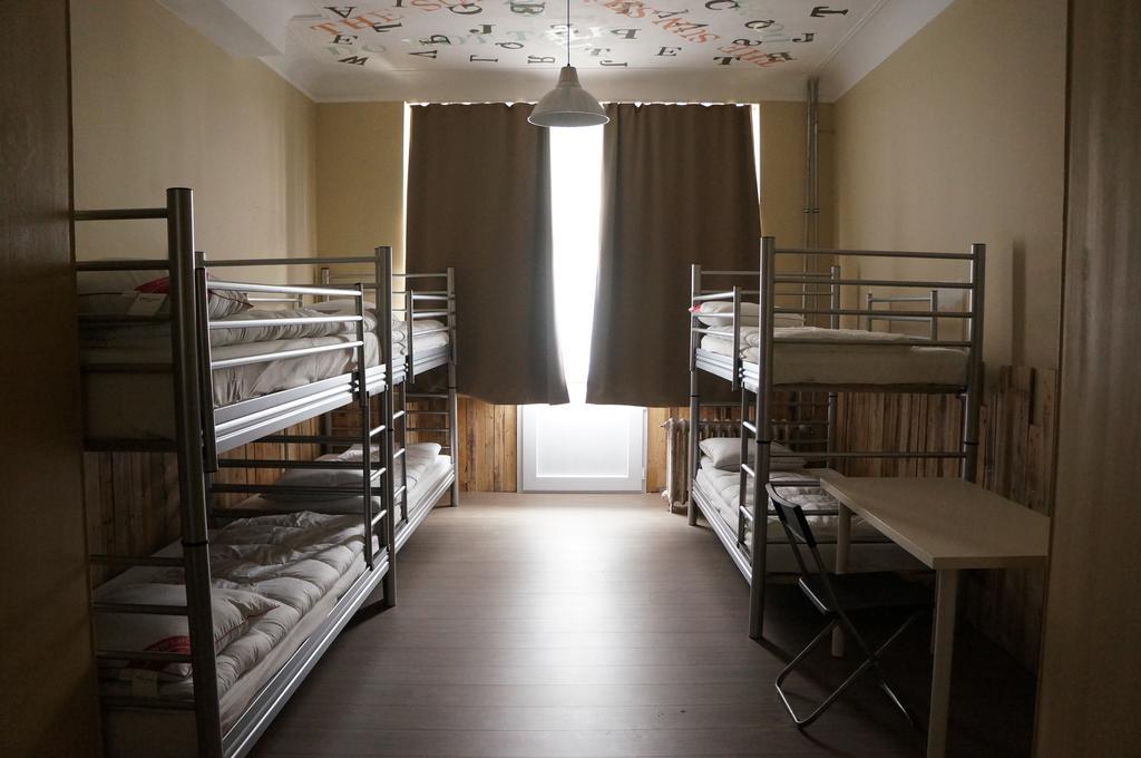 Es Hostel Saint-Gilles Ngoại thất bức ảnh