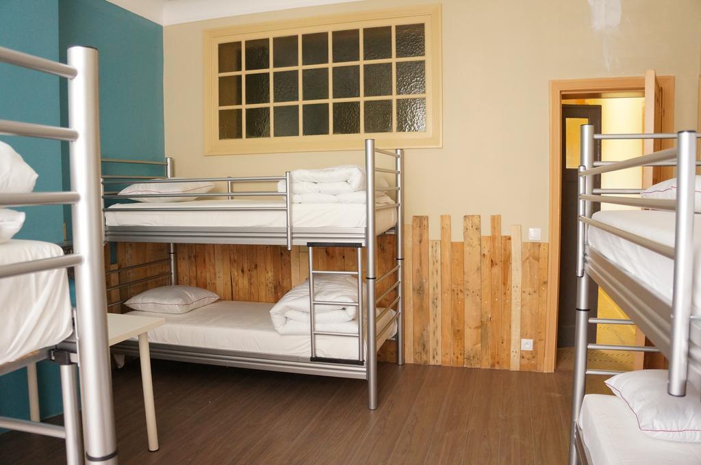 Es Hostel Saint-Gilles Ngoại thất bức ảnh
