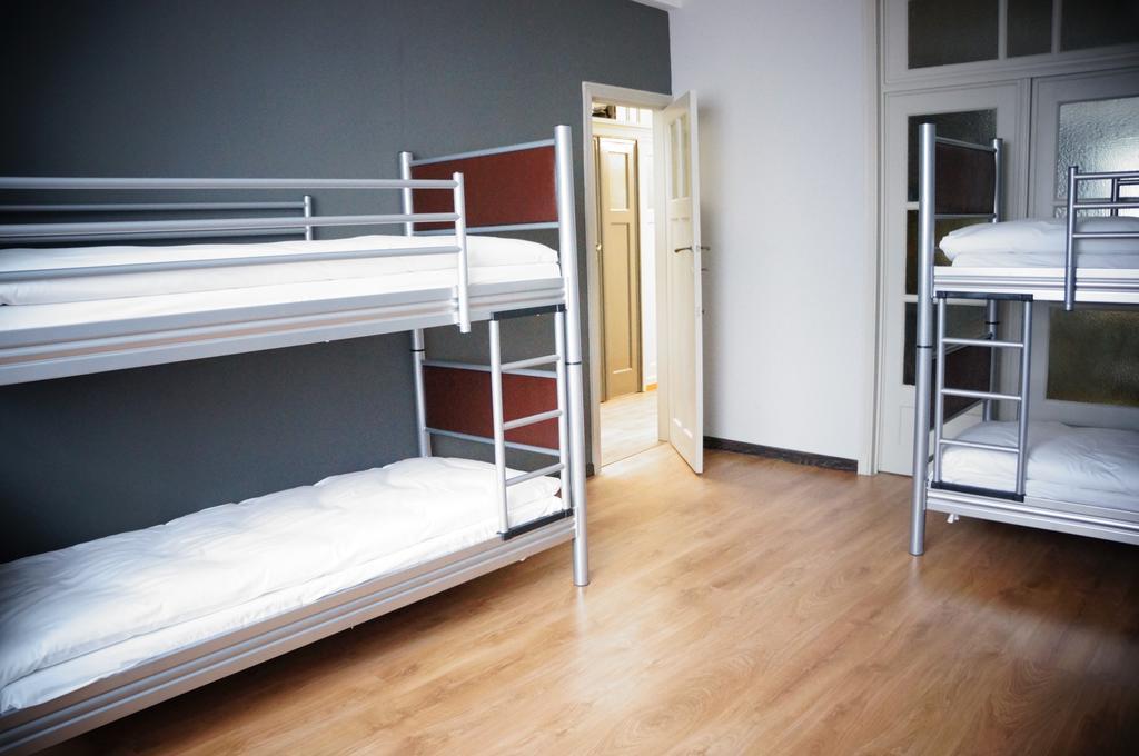 Es Hostel Saint-Gilles Ngoại thất bức ảnh