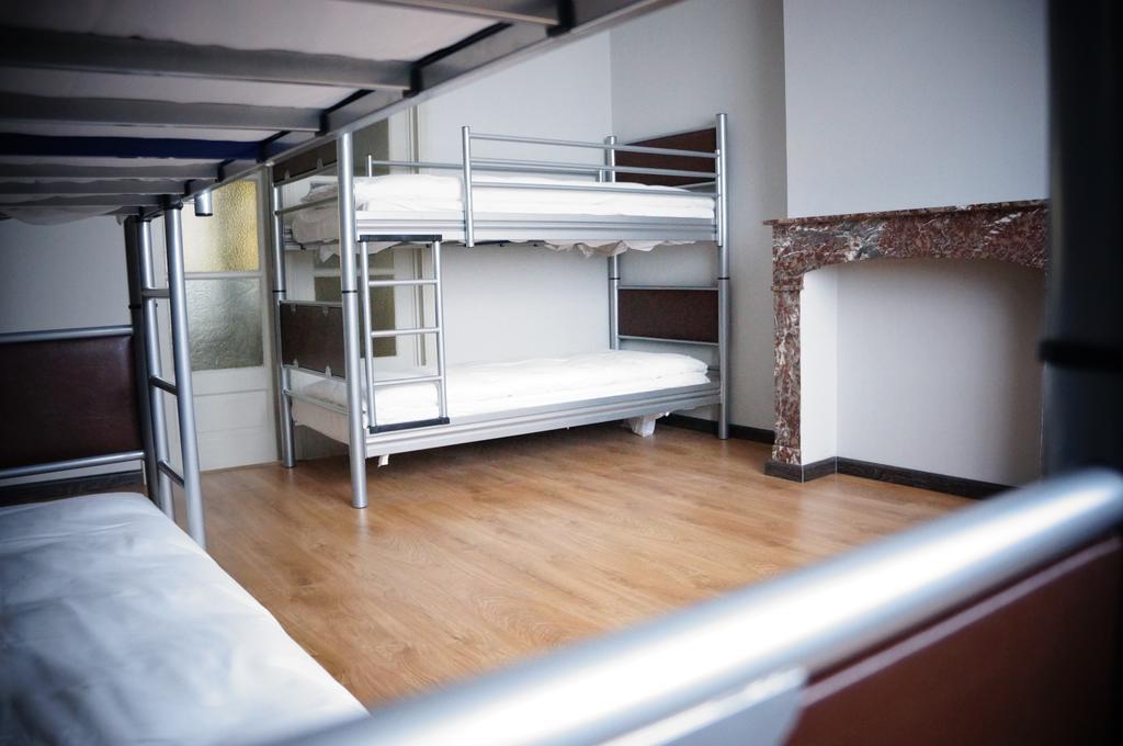 Es Hostel Saint-Gilles Phòng bức ảnh