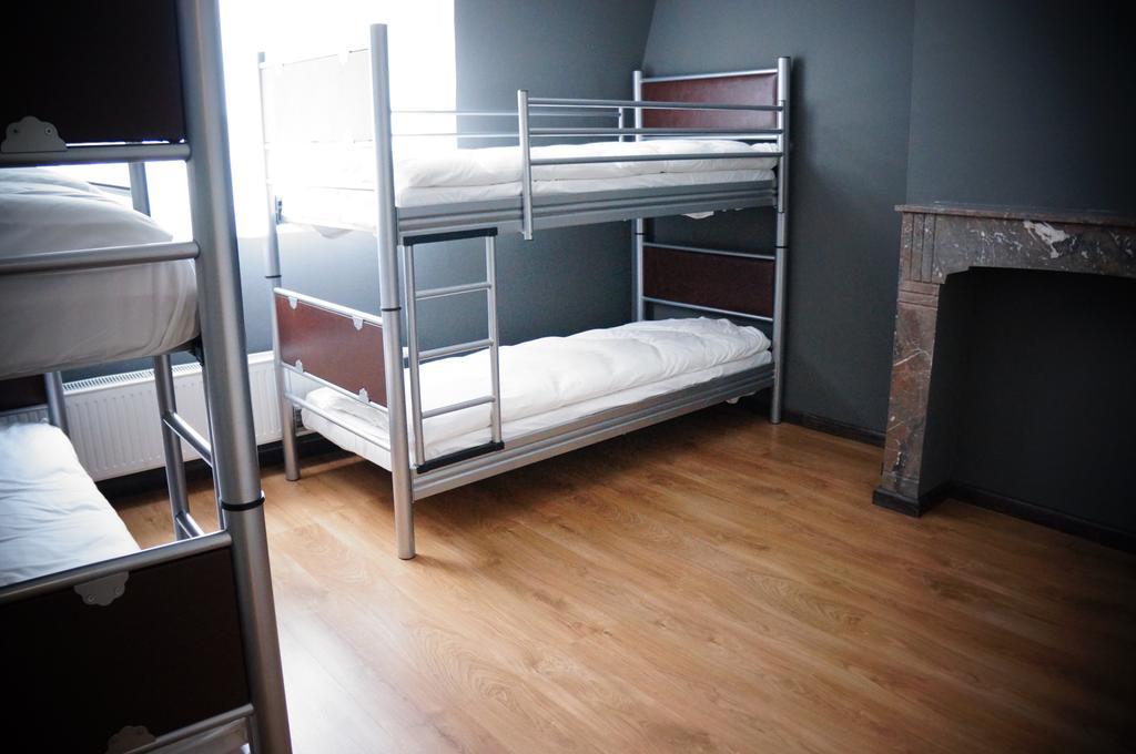 Es Hostel Saint-Gilles Ngoại thất bức ảnh