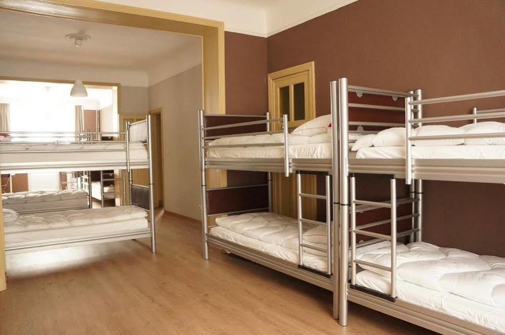 Es Hostel Saint-Gilles Ngoại thất bức ảnh